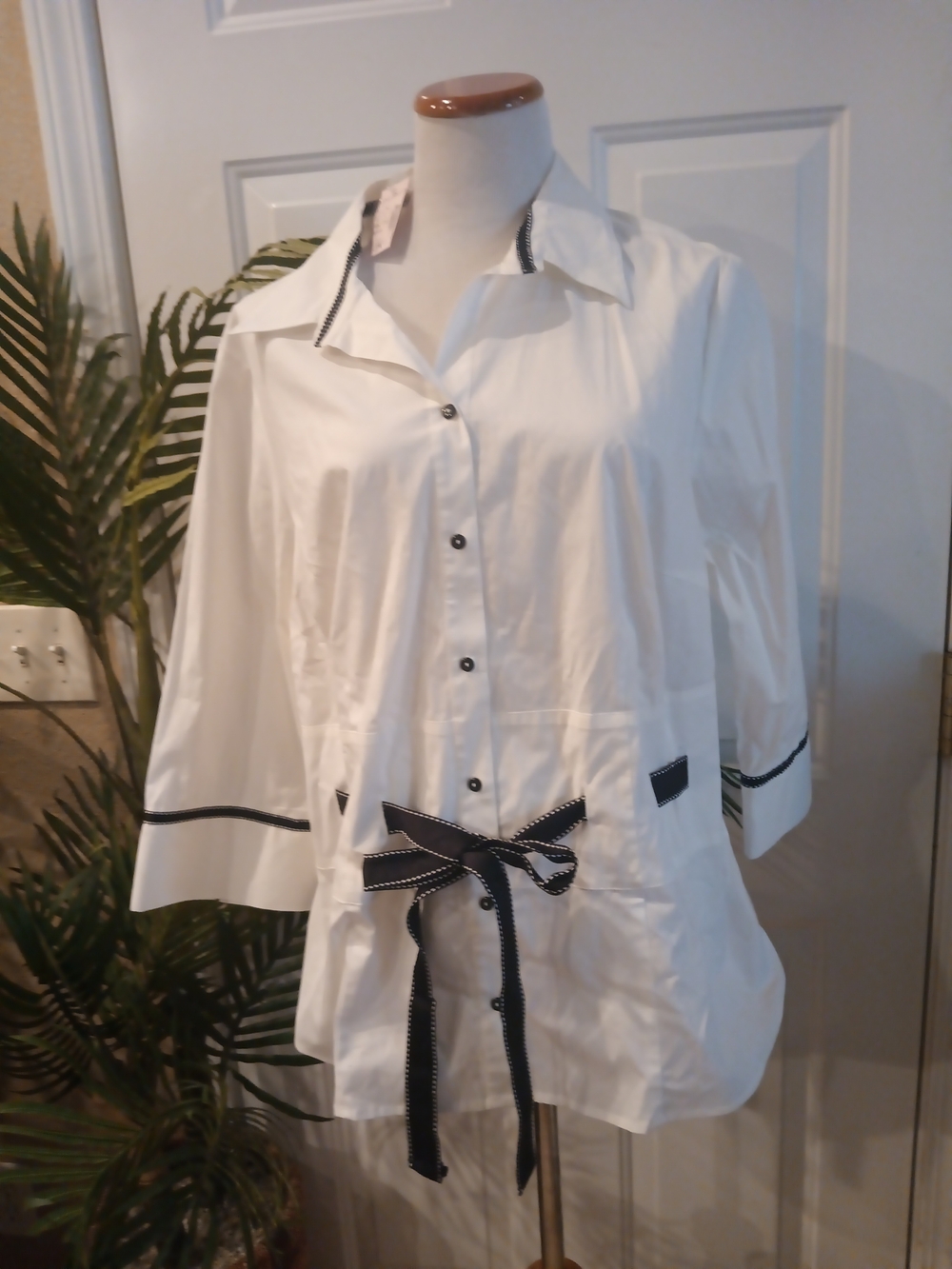 Dressbarn White Tunic with Black Trim and Bow Tie NWT